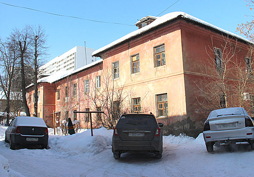 В ожидании квартир, жители Северной живут в руинах