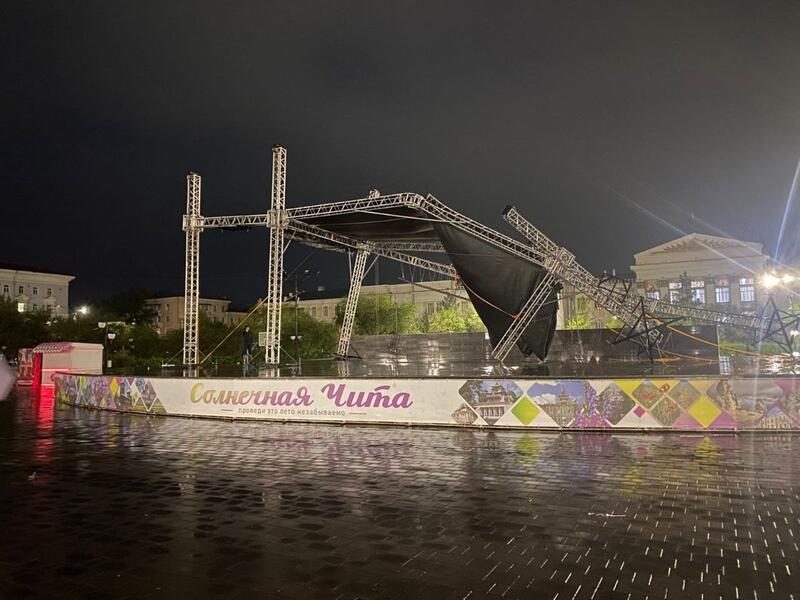 На площади Ленина в Чите сломалась сцена