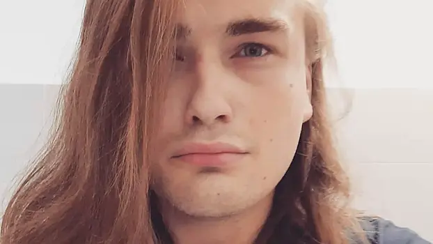 Мать назвала причину смерти 27-летнего актера Петра Вечеркова