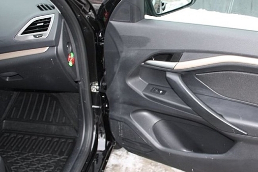 На «Ладу Веста» поставили новые ограничители дверей