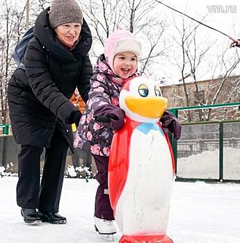 Покататься с удовольствием на коньках можно возле дома