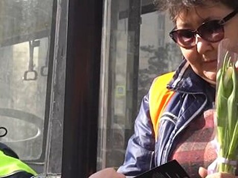 В Уфе сотрудники ГИБДД вышли в «Цветочный патруль»