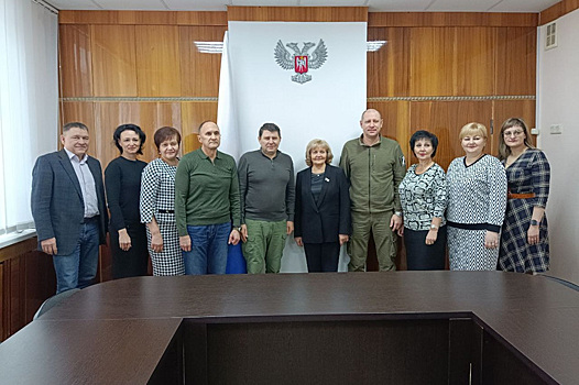 Спикер свердловского парламента посетила Донбасс, чтобы вручить подарки детям