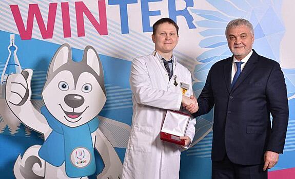 Сотрудник медцентра имени Бурназяна в Щукине получил знак отличия