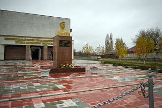 Глава Адыгеи посетил мемориальный музей имени Хусена Андрухаева
