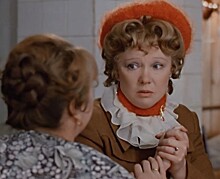 Красная косынка, шапочка-менингитка и берет «я дура»: как советские женщины выбирали головные уборы?