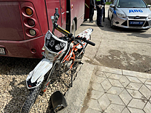 Подросток на питбайке на скорости влетел в автобус в Анапе