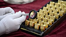 Мировые Центробанки накупили золота