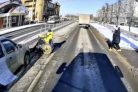 Момент ДТП с инвалидом-колясочником под Москвой попал на видео