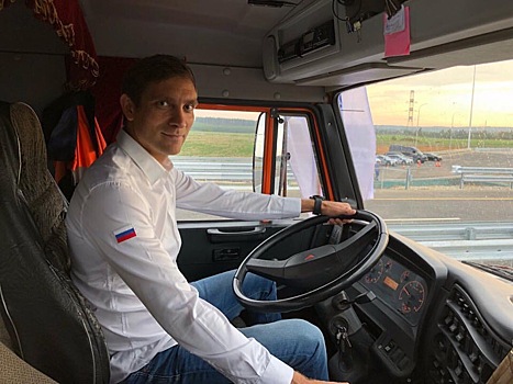 Виталий Петров на "КАМАЗе" откроет еще один участок скоростной трассы Москва-Петербург
