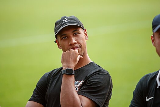 «Хочется узнать, как на самом деле в Египте строили пирамиды. Может, там вообще инопланетяне замешаны». Защитник «Енисея» Эмерсон о том, куда бы отправился на машине времени