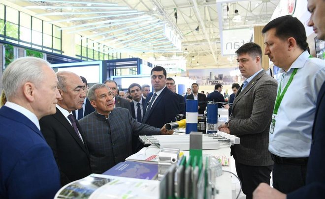 Рустам Минниханов посетил выставку «Иннопром. Центральная Азия» в Узбекистане