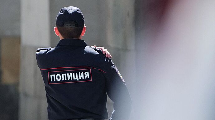 Россиянин в одежде с символикой «Вагнера» избил прохожего и попал на видео