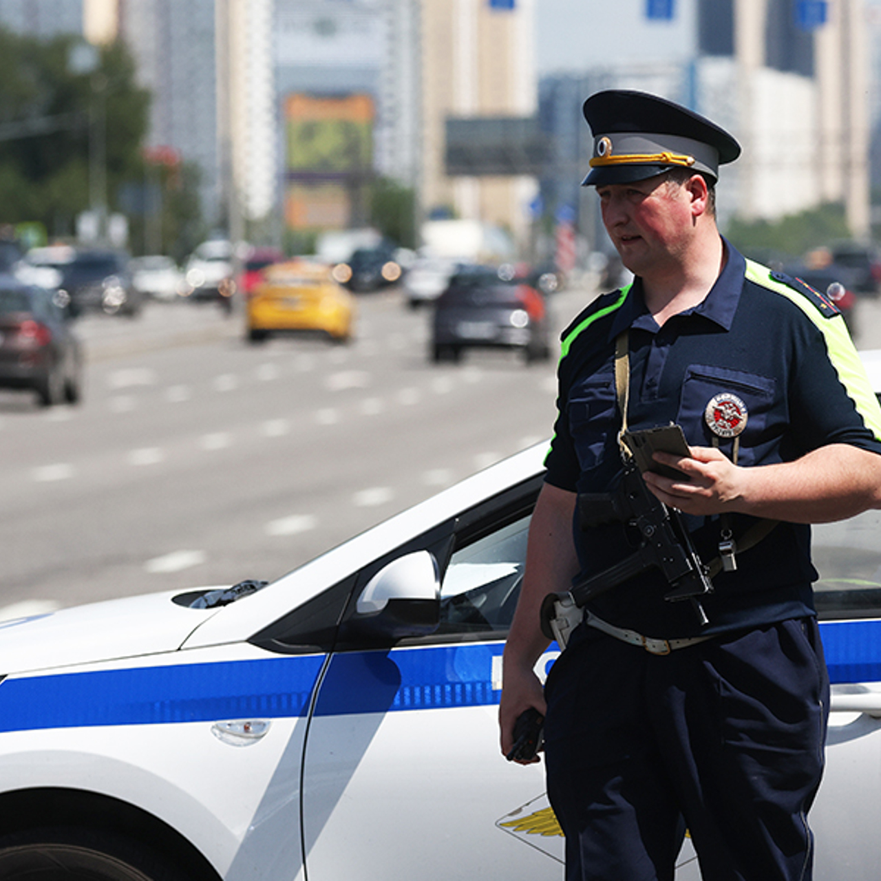 В Москве водителя подозревают в хранении арсенала оружия и гранат в машине  Mercedes - Рамблер/новости