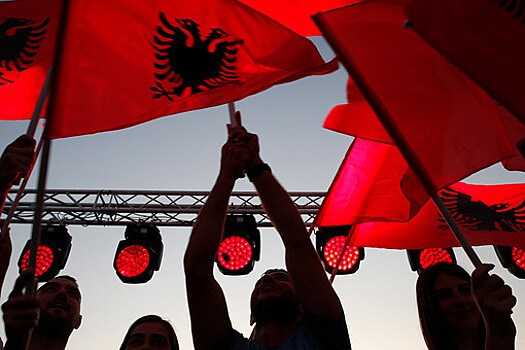Albanian Daily news: на протесте перед парламентом Албании начались беспорядки