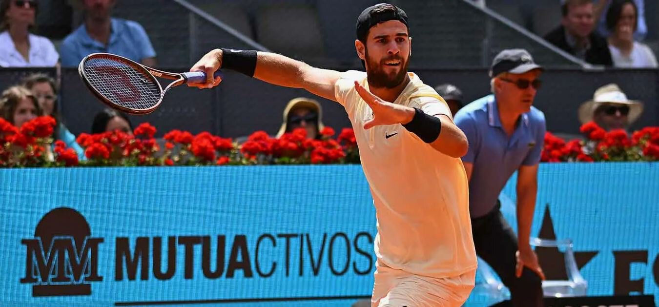 Хачанов четвёртый год подряд вышел в третий раунд Мастерс в Мадриде