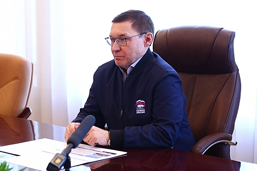 Якушев вручил партбилеты «Единой России» шахтерам крупнейшего в ДНР угледобывающего предприятия