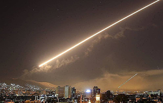 СМИ: средства ПВО Сирии отразили ракетную атаку Израиля к югу от Дамаска