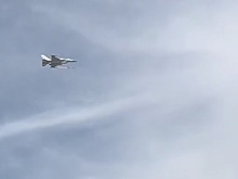 Туристы сняли противостояние F-16 и дрона Shahed над пляжем в Дубае