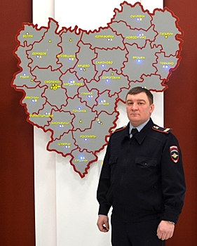 В Смоленской области администрация муниципального образования благодарит сотрудника полиции за спасение жильцов из горящего дома