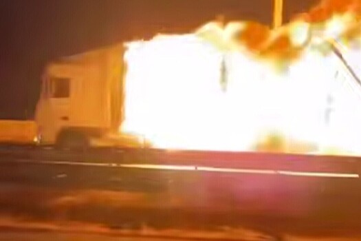 Огненный рейс: азербайджанец 8 км вел горящую фуру с химикатами в Турции