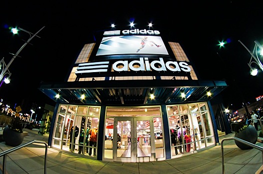 Верховный суд поддержал россиянку в споре с Adidas