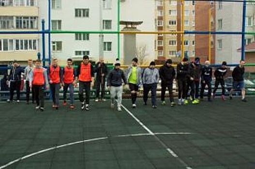 В Ханты-Мансийске 8 дворовых команд сыграли в футбол