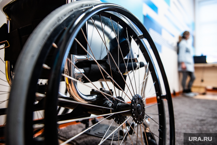 В Ноябрьске полураздетый инвалид-колясочник ночует на улице