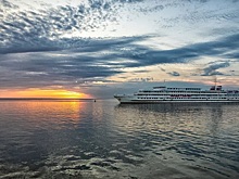 Круизное судно пришвартовалось к плавучему причалу Таганрога