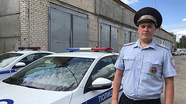 В Свердловской области сотрудники полиции вернули родителям заблудившегося ребёнка