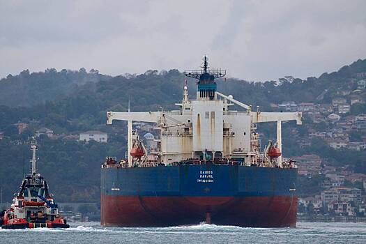 Экипаж загоревшегося у берегов Турции танкера сообщил об атаке дронов