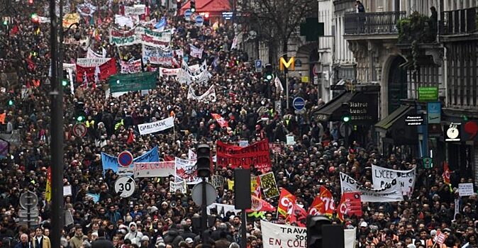 Во Франции ожидаются манифестации противников проекта пенсионной реформы