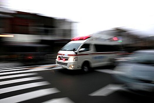 В Японии автомобиль протаранил ресторан