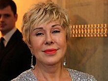 Любовь Успенская вышла в свет в «голом» платье