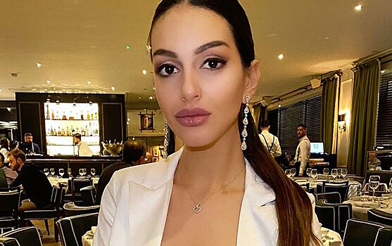 Оксана Воеводина увезла наследника короля Малайзии из города