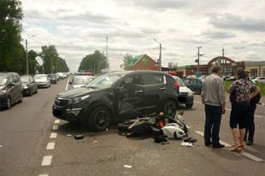 В Белгородской области мотоциклист врезался в кроссовер