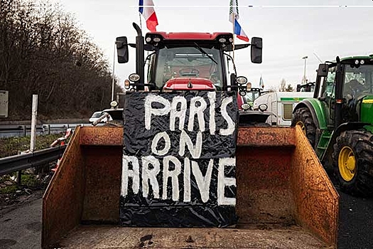 В стычках с фермерами в Париже пострадали восемь полицейских