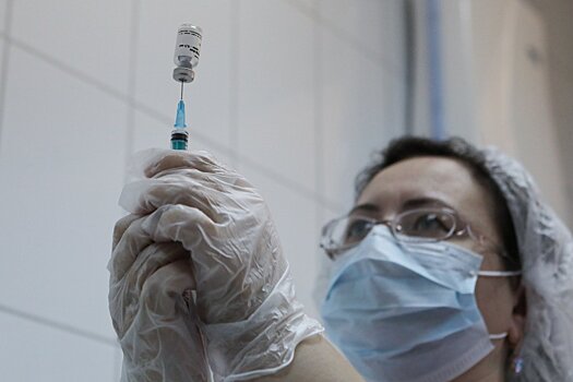 Врачи: Вакцина против коронавируса не справится в одиночку с инфекцией