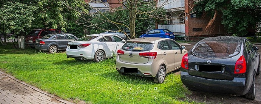 В Костроме специальная комиссия будет следить за соблюдением правил парковки во дворах домов