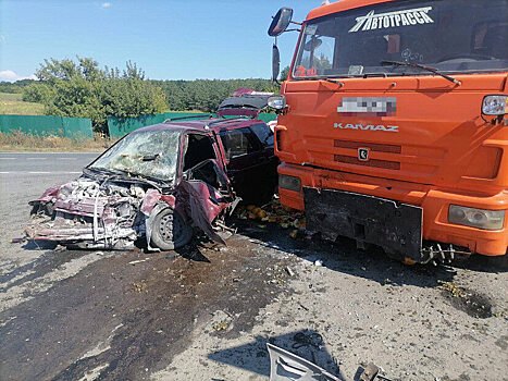 Пострадавший в аварии с «КамАЗом» саратовец умер в больнице