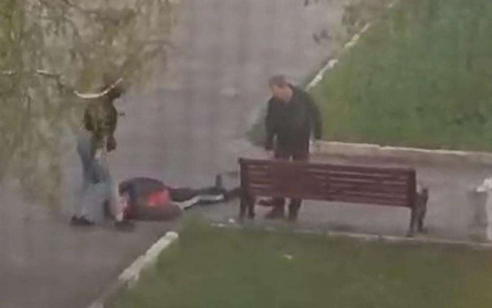 В Рязани в сквере на улице Есенина избили мужчину