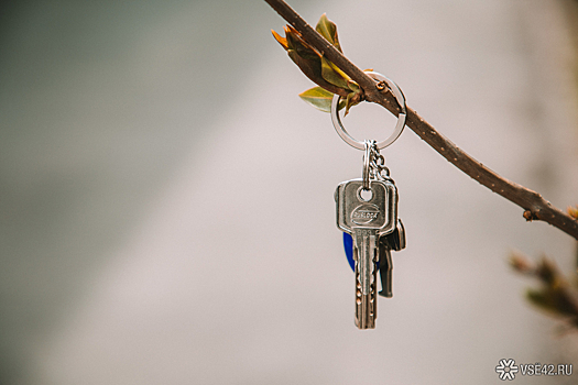 "Снимает угол": директор Долиной рассказал, где сейчас живёт оставшаяся без квартиры певица