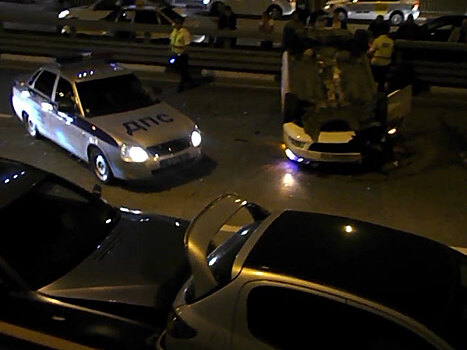 В Адлере водитель устроил массовое ДТП и перевернулся