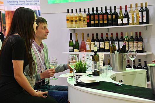 «За вознаграждение или по закону?»: Власти могут обязать рестораторов выделять российские вина в меню