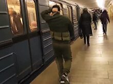 Пассажир метро сделал сальто перед проезжающим поездом