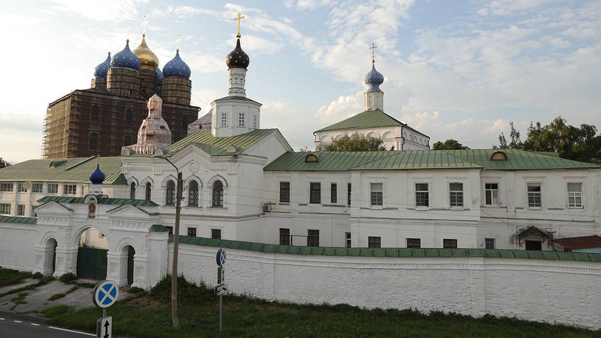 «Многонациональный» логотип с православным храмом без крестов показали в России