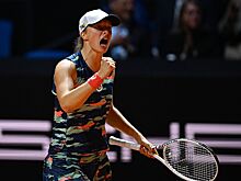 Бруксби выиграл розыгрыш у Алькараса после падения. Видео