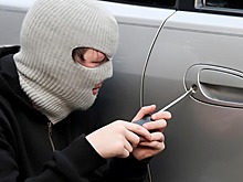 Неизвестные взломали автомобиль из-за перфоратора