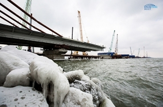 Строители приступили к сооружению пролетов моста в Крым