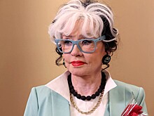 Неузнаваемая, красивая: Вера Алентова в ярком образе появилась в новом спектакле